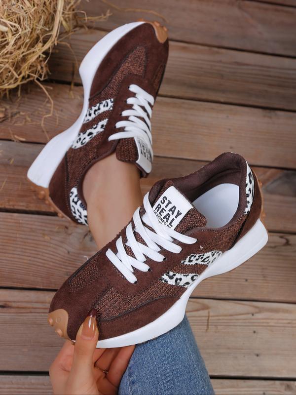 Baskets légères à lacets pour femme – Chaussures de sport respirantes, semelle amortissante et antidérapante en caoutchouc. Sneakers décontractées toutes saisons.